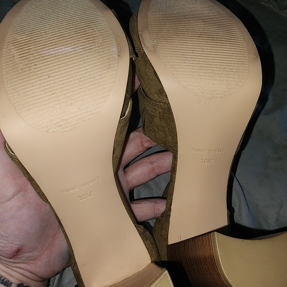 Nine West size 9 olive green - Picture 3 of 4